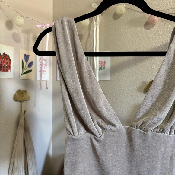 ୨୧ ・゚✧ Miss Lola Deep V Neck Cami Sleeveless Tank - Picture 5 of 8